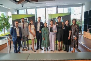 Dr-Kamel-Hothi-is-presented-with-the-Diversity-Champion-Award-Image-by-Vineet-Johri-VKW03940